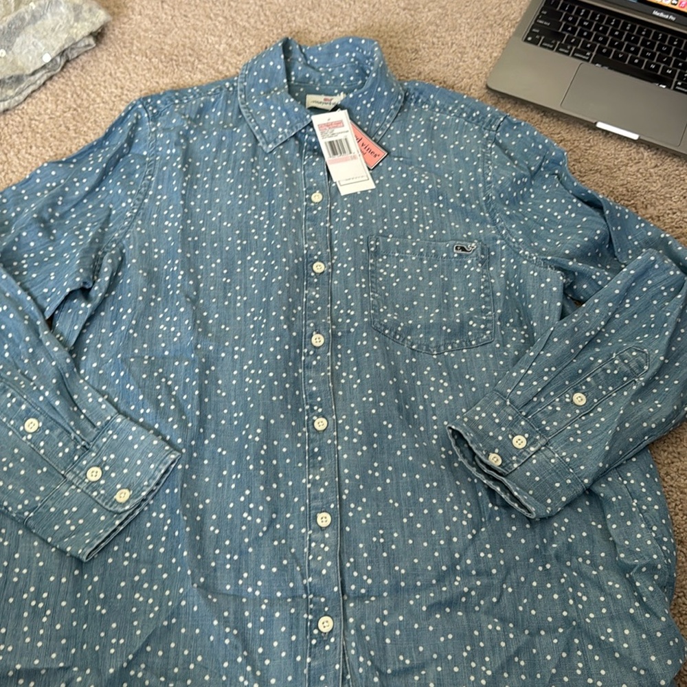 Vineyard vines polka dot chambray shirt NWT
